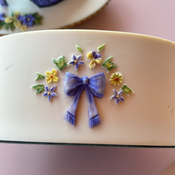 Willow Hall Victorian shoe pill box - Picture 7 of 8